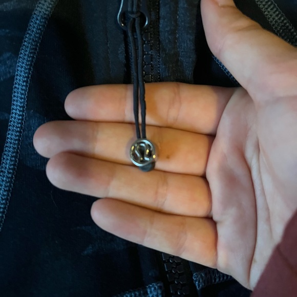 Lululemon Athletic Jacket size 2. - Picture 10 of 10